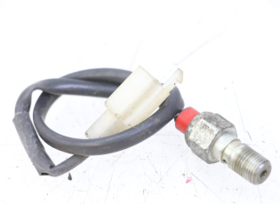 CONTACTEUR FEU STOP ARRIERE