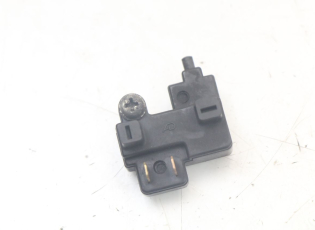 CONTACTEUR FEU STOP DROIT