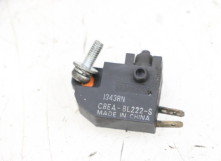 CONTACTEUR FEU STOP GAUCHE