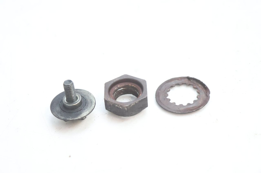 photo de SPROCKET OUTPUT SHAFT NUT SUZUKI GSF N BANDIT 1200 (2001 - 2005) - Alternative perspective