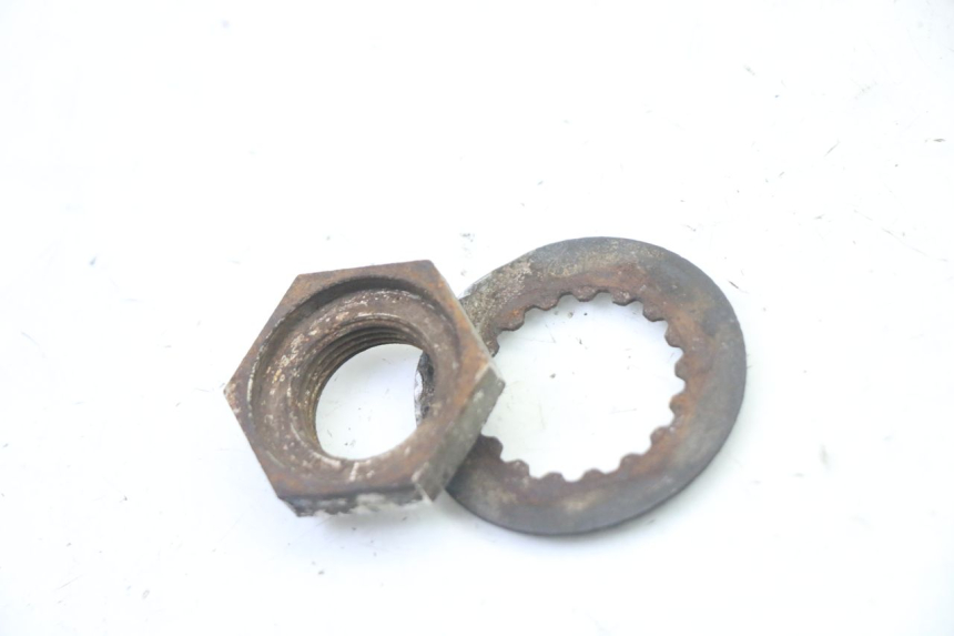 photo de SPROCKET OUTPUT SHAFT NUT KTM SUPERENDURO R 950 (2005 - 2009) - Alternative perspective