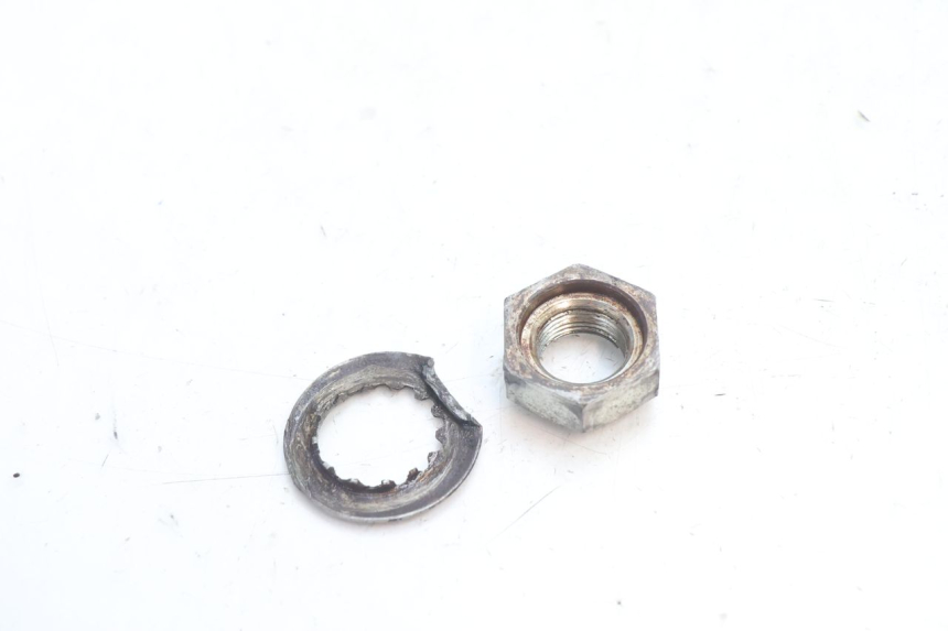 photo de SPROCKET OUTPUT SHAFT NUT SUZUKI SV S 650 (1999 - 2002) - Zoom on usage condition