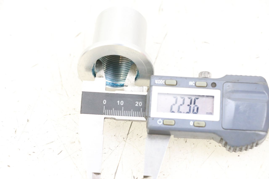 photo de FORK CROWN NUT ROYAL ENFIELD CONTINENTAL GT 650 (2019 - 2024) - Component detail