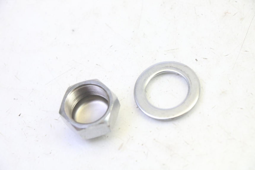 photo de FORK CROWN NUT YAMAHA FZ6 N FAZER 600 (2004 - 2006) - Zoom on usage condition