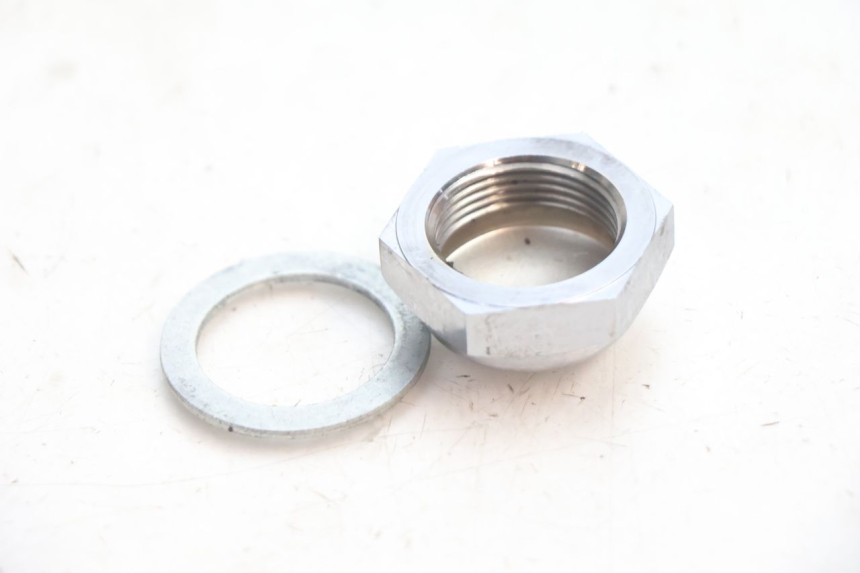 photo de FORK CROWN NUT SUZUKI GSR 600 (2005 - 2012) - Zoom on usage condition