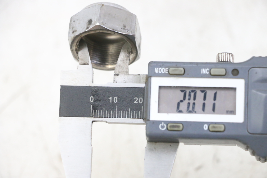 photo de FORK CROWN NUT YAMAHA FZS FAZER 600 (2001 - 2003) - Alternative perspective