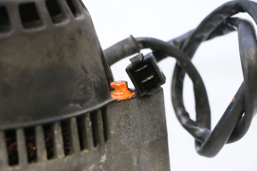 photo de ALTERNATOR SUZUKI GSX F GSXF 750 (1988 - 1998) - Alternative perspective