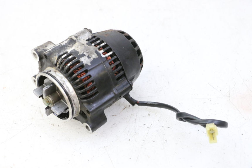 photo de ALTERNATOR TRIUMPH SPRINT 900 (1995 - 1998) - Additional view of the item