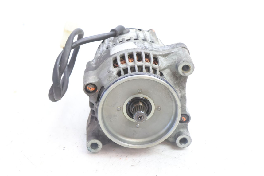 photo de ALTERNATOR YAMAHA XJR 1300 (1998 - 2002) - Alternative perspective