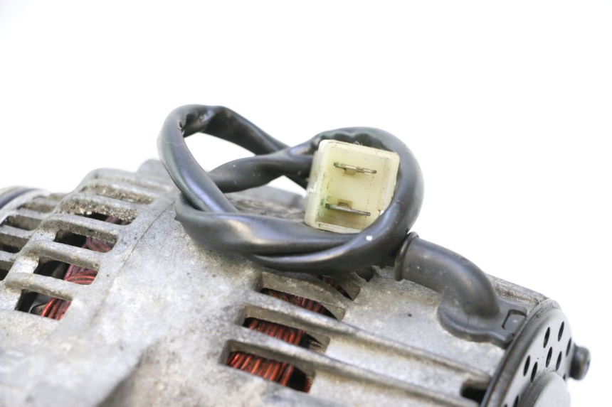 photo de ALTERNATOR YAMAHA YZF R GENESIS 750 (1993 - 1998) - Alternative perspective