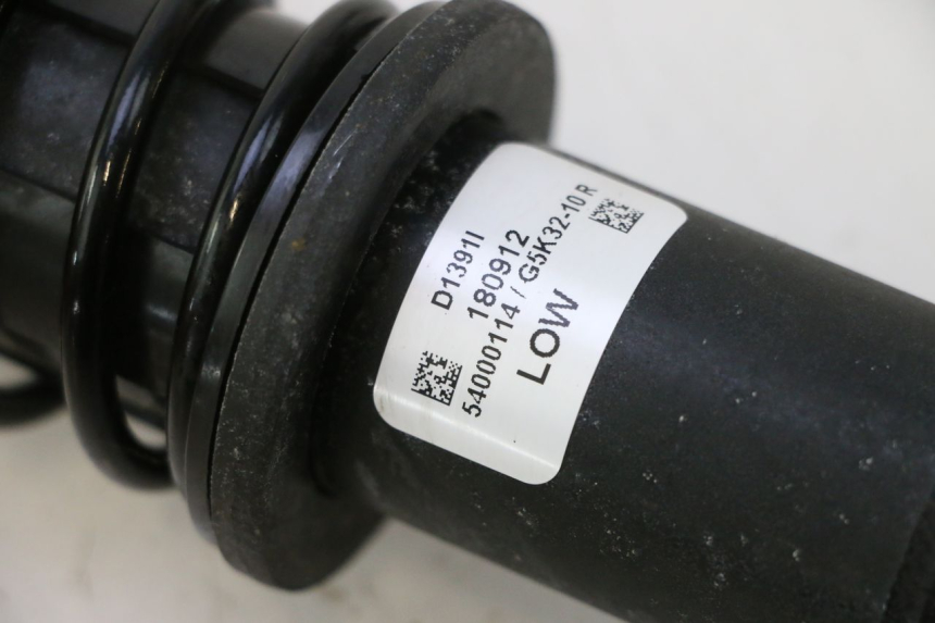 photo de REAR RIGHT SHOCK ABSORBER HARLEY DAVIDSON ROAD GLIDE FLTRXSE 1920 (2018 - 2022) - Technical close-up