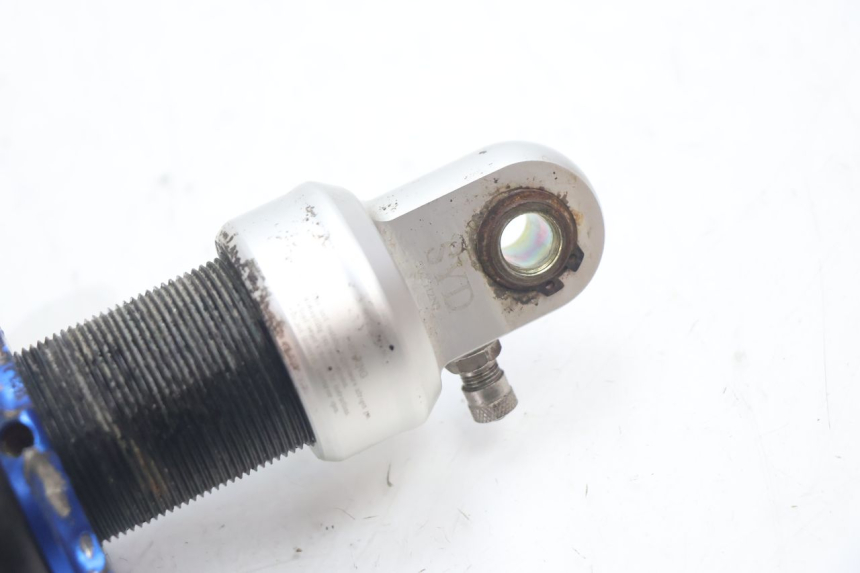 photo de REAR SHOCK ABSORBER APOLLO RFZ 140 - Surface and material condition
