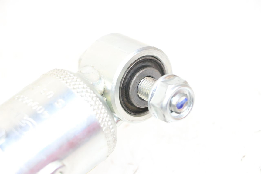 photo de REAR SHOCK ABSORBER ROYAL ENFIELD SCRAM 411 (2022 - 2024) - Technical close-up