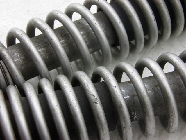 photo de REAR SHOCK ABSORBER YAMAHA YBR CUSTOM 125 (2008 - 2010) - Zoom on usage condition