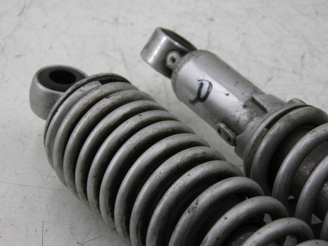 photo de REAR SHOCK ABSORBER YAMAHA YBR CUSTOM 125 (2008 - 2010) - Technical close-up