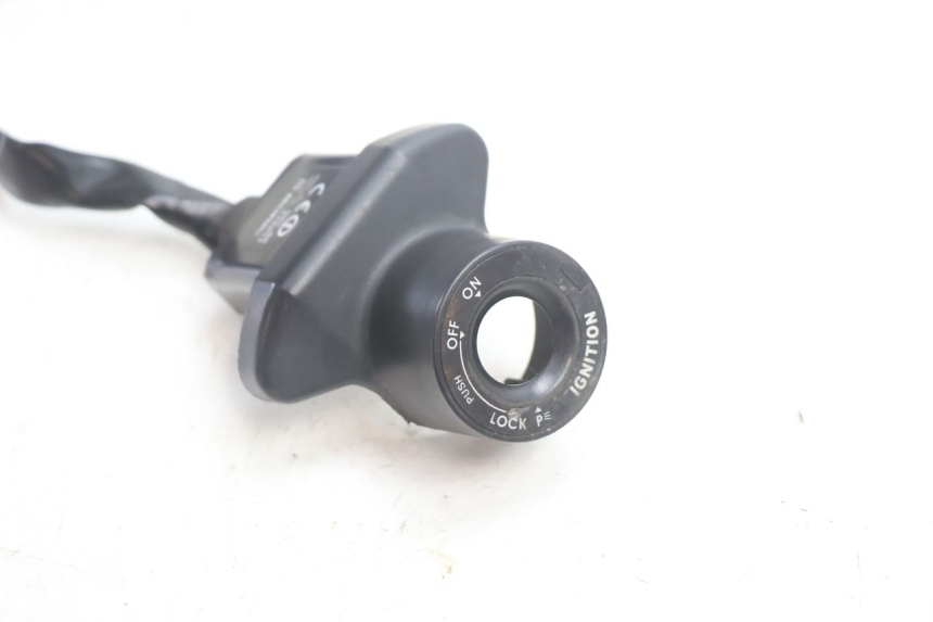 photo de TRANSPONDER ANTENNA YAMAHA FJR 1300 (2001 - 2005) - Zoom on usage condition