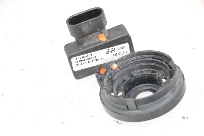 photo de TRANSPONDER ANTENNA PEUGEOT GEOPOLIS 400 (2007 - 2013) - Zoom on usage condition