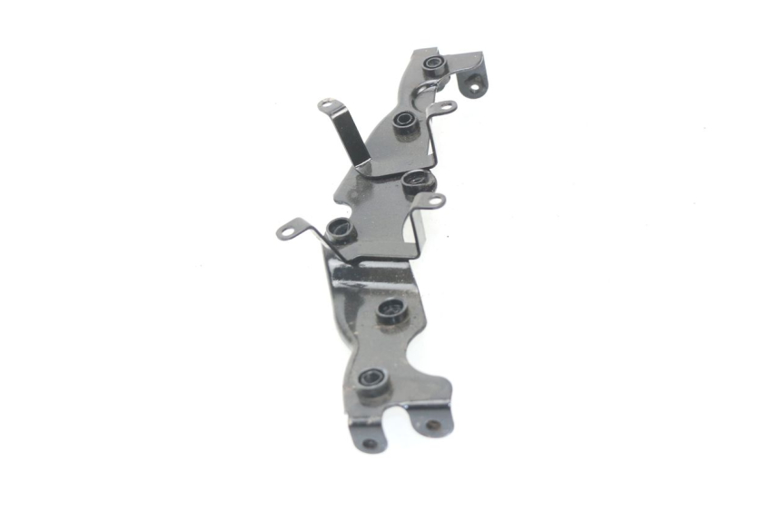 photo de SPEEDOMETER BRACKET SUZUKI GSXF GSX F 600 (1988 - 1997) - Component detail