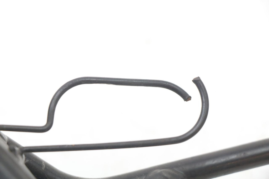 photo de FRONT FAIRING BRACKET SUZUKI BURGMAN 125 (2007 - 2014) - Technical close-up