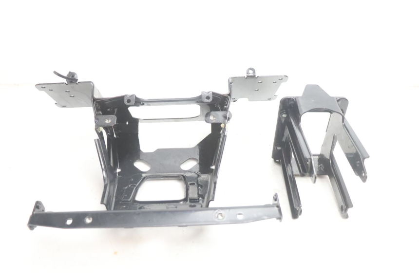 photo de FRONT FAIRING BRACKET HARLEY DAVIDSON ROAD GLIDE FLTRXSE 1920 (2018 - 2022) - Zoom on usage condition