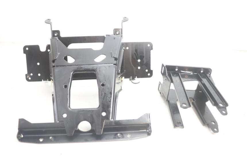 photo de FRONT FAIRING BRACKET HARLEY DAVIDSON ROAD GLIDE FLTRXSE 1920 (2018 - 2022) - Technical close-up