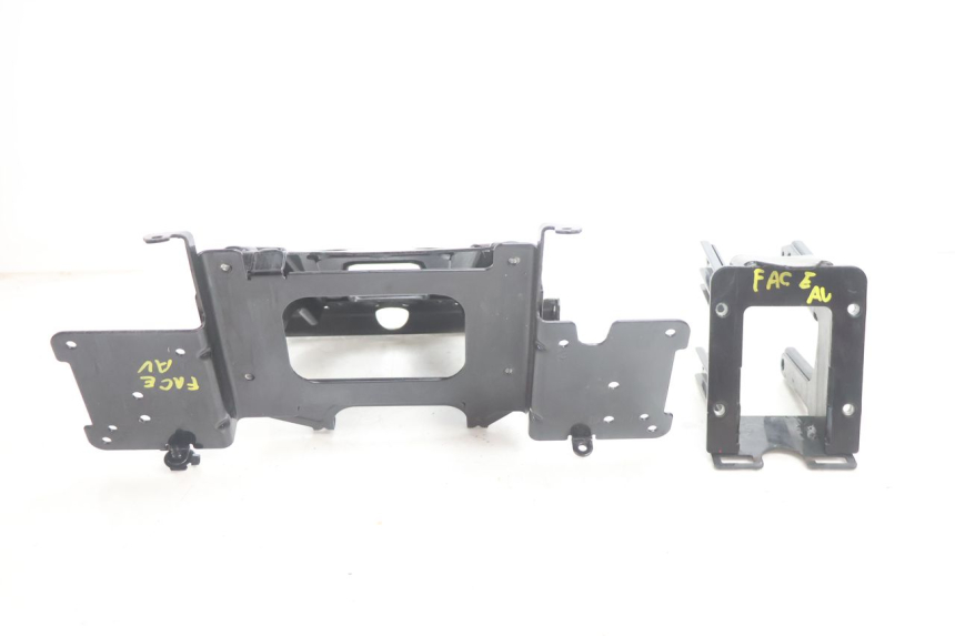 photo de FRONT FAIRING BRACKET HARLEY DAVIDSON ROAD GLIDE FLTRXSE 1920 (2018 - 2022) - Fixing points details