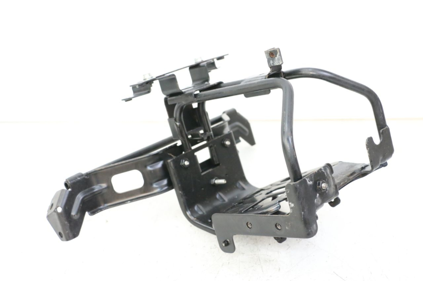 photo de FRONT FAIRING BRACKET PEUGEOT SATELIS 125 (2013 - 2018) - Zoom on usage condition