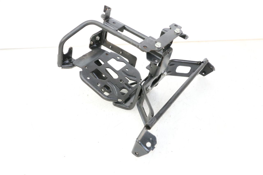 photo de FRONT FAIRING BRACKET PEUGEOT SATELIS 125 (2013 - 2018) - Technical close-up