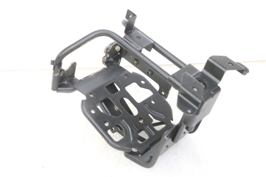 photo de FRONT FAIRING BRACKET PEUGEOT SATELIS 125 (2013 - 2018) - Zoom on usage condition