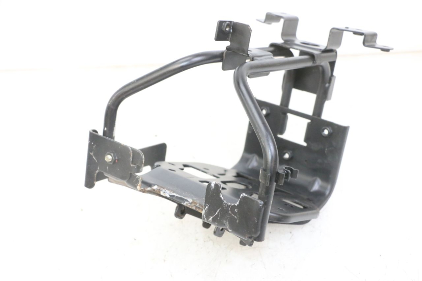 photo de FRONT FAIRING BRACKET PEUGEOT SATELIS 125 (2013 - 2018) - Alternative perspective