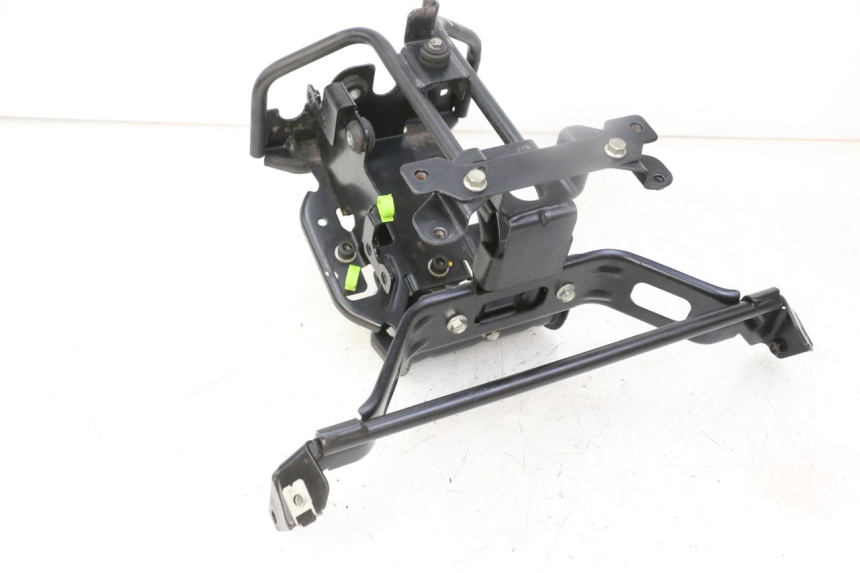 photo de FRONT FAIRING BRACKET PEUGEOT SATELIS 125 (2013 - 2018) - Alternative perspective