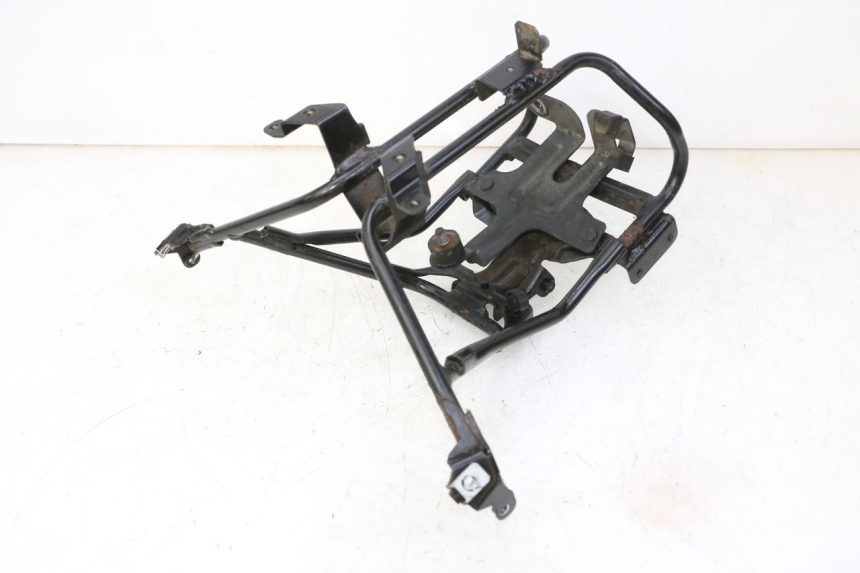 photo de FRONT FAIRING BRACKET PEUGEOT SATELIS 125 (2006 - 2009) - Zoom on usage condition