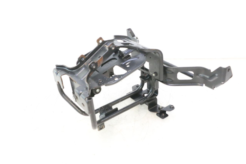 photo de FRONT FAIRING BRACKET PEUGEOT SATELIS 125 (2013 - 2018) - Zoom on usage condition