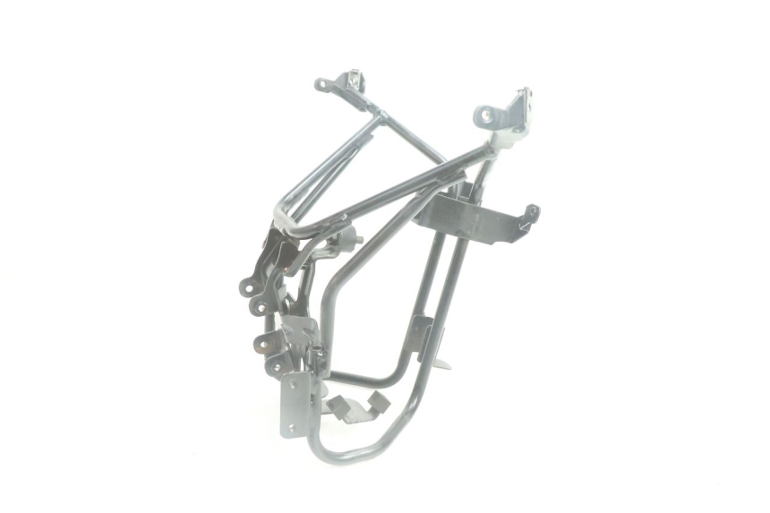 photo de FRONT FAIRING BRACKET PEUGEOT SATELIS 125 (2006 - 2009) - Zoom on usage condition