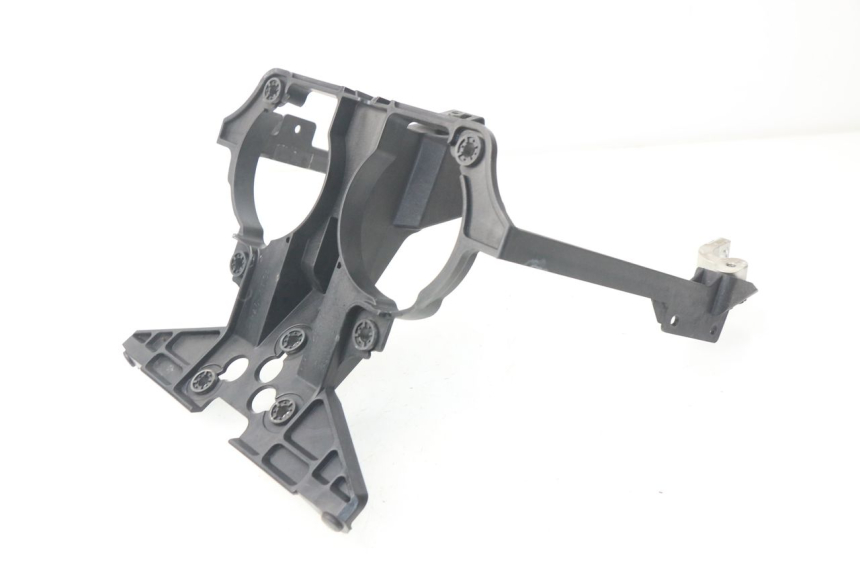 photo de FRONT FAIRING BRACKET YAMAHA TDM ABS 900 (2002 - 2014) - Zoom on usage condition