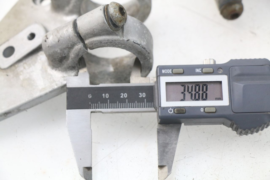 photo de FRONT FAIRING BRACKET GILERA DNA 50 (2000 - 2007) - Component detail