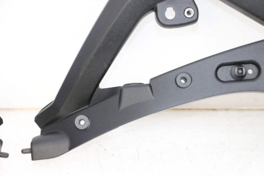 photo de FRONT FAIRING BRACKET BMW R GS 1250 (2021 - 2024) - Additional view of the item