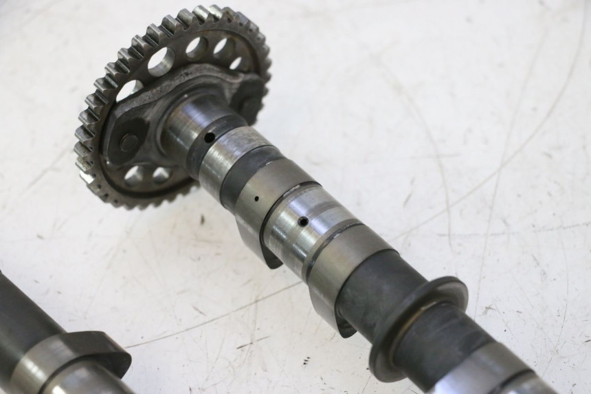 photo de CAMSHAFT YAMAHA FJR 1300 (2001 - 2005) - Alternative perspective