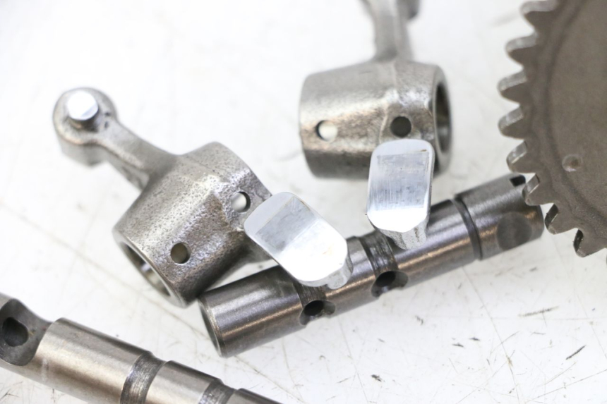 photo de CAMSHAFT PEUGEOT KISBEE 4T 50 (2018 - 2022) - Technical close-up