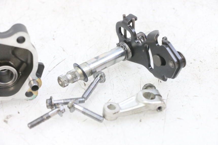 photo de GEAR CHANGE SHAFT HONDA CB R 1000 (2018 - 2023) - Zoom on usage condition