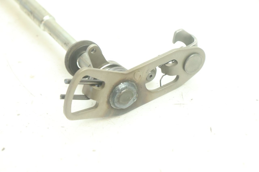 photo de GEAR CHANGE SHAFT YAMAHA YZF R6 600 (2008 - 2009) - Technical close-up