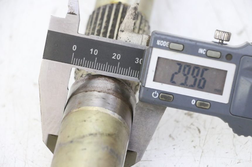 photo de DRIVE SHAFT HYTRACK S 150 (2003 - 2011) - Component detail