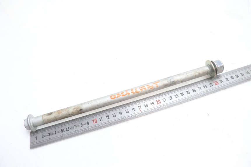 photo de SWING ARM AXLE HONDA CB F HORNET 600 (2005 - 2006) - Zoom on usage condition