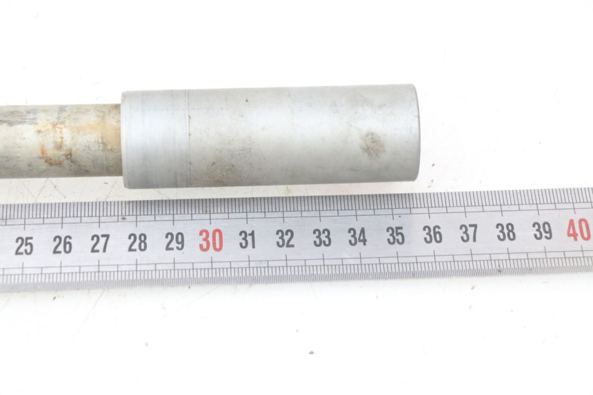 photo de SWINGARM PIVOT AXIS HONDA CB R 1000 (2018 - 2023) - Zoom on usage condition