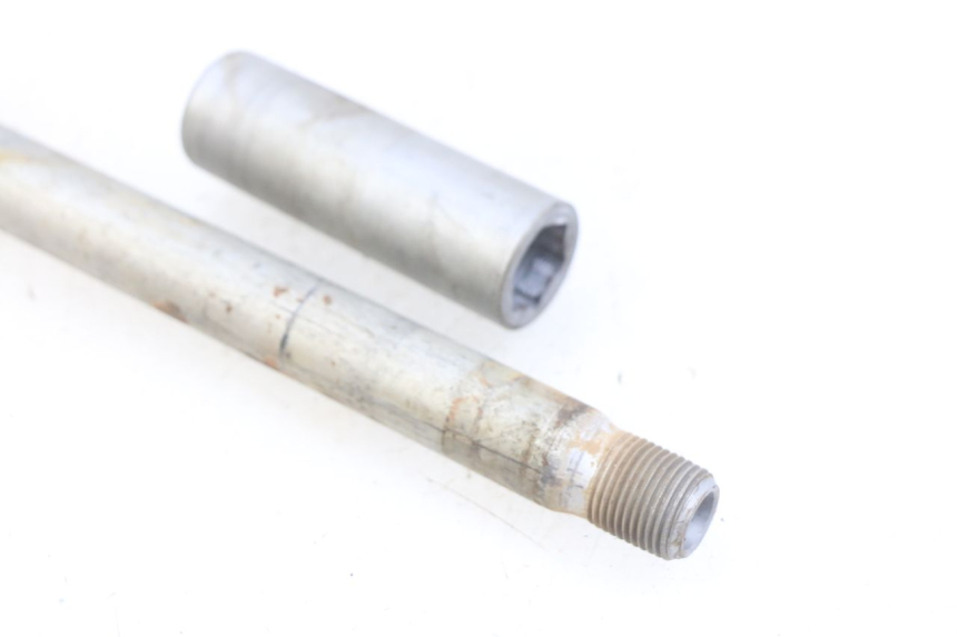 photo de SWINGARM PIVOT AXIS HONDA CB R 1000 (2018 - 2023) - Product overview