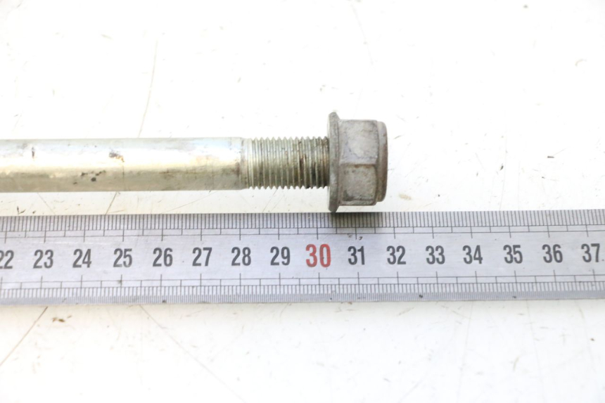 photo de SWING ARM AXLE HONDA CB TWO FIFTY 250 (1991 - 2002) - Technical close-up