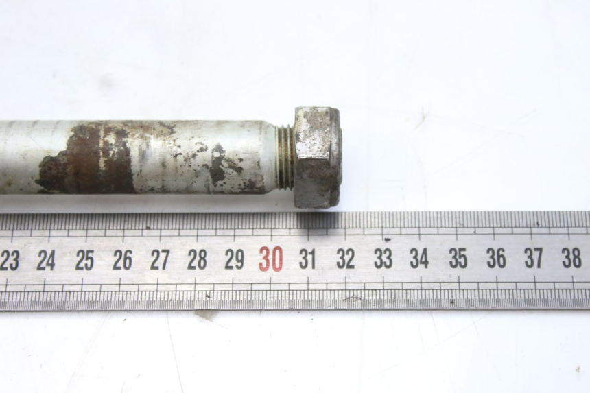 photo de SWINGARM PIVOT AXIS HONDA CBF 500 (2004 - 2007) - Fixing points details