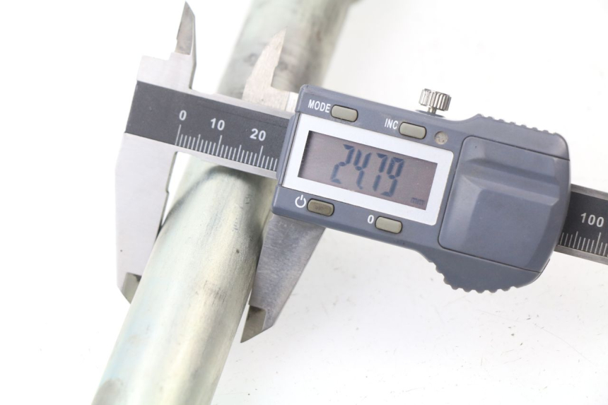 photo de SWING ARM AXLE HONDA CBR 929 RR FIREBLADE 900 (2000 - 2001) - Technical close-up