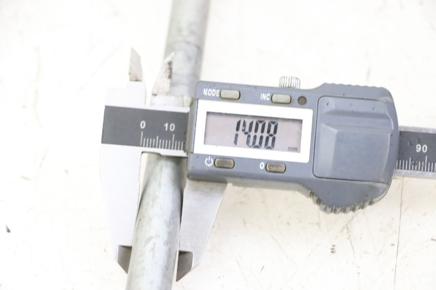 photo de SWING ARM AXLE APRILIA CLASSIC 125 (1995 - 2001) - Component detail