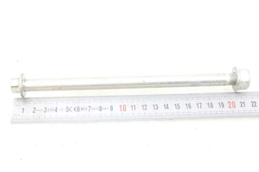 photo de SWINGARM PIVOT AXIS HONDA CRF CR-F 125 (2022 - 2023) - Zoom on usage condition